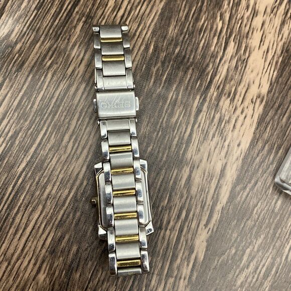 Seiko IN00-0ZF8 gold and silver tone Women's Watch New Battery Working - Picture 9 of 10